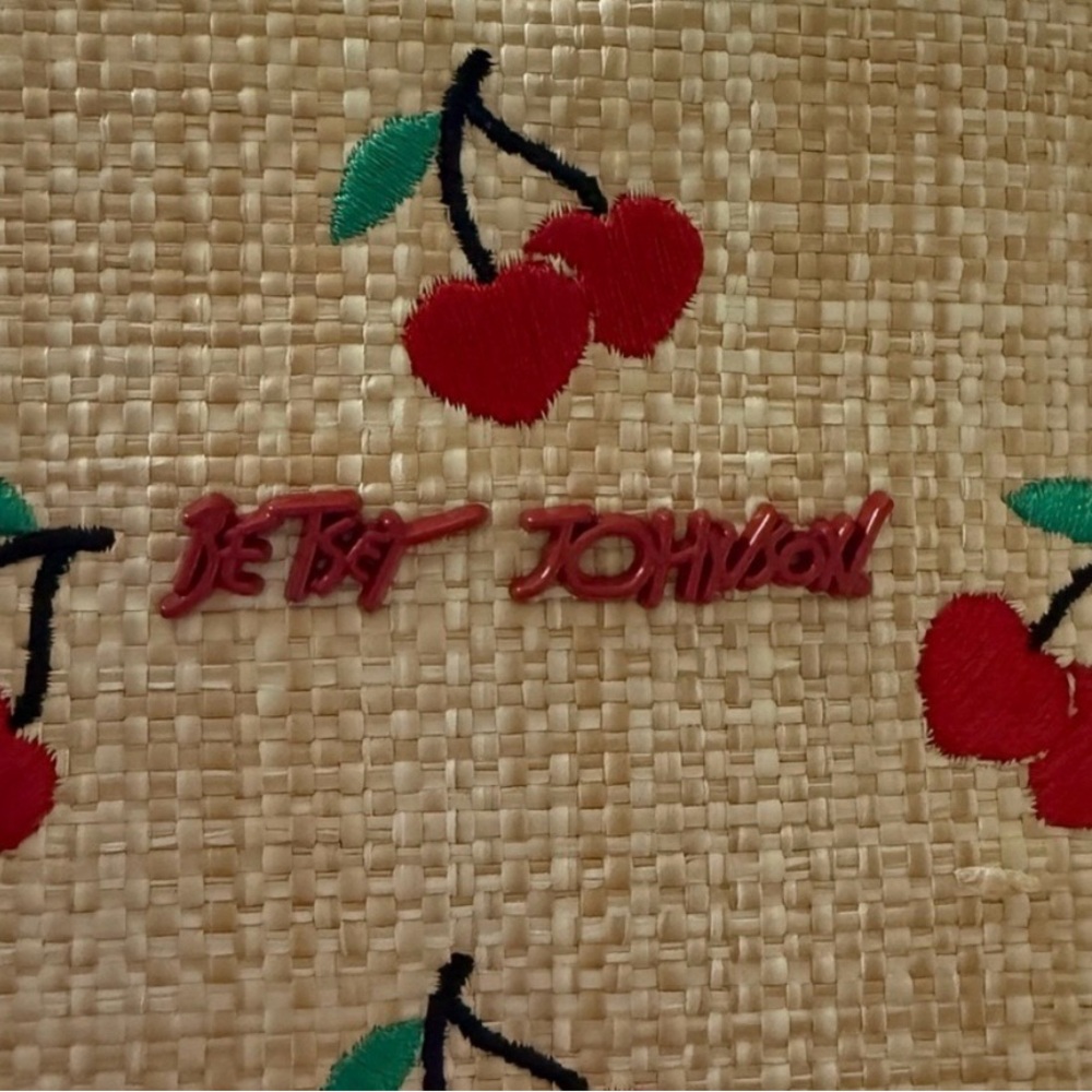 ☀️Betsey Johnson Cherry Straw Tote Scalloped Top Bag - Picture 7 of 9